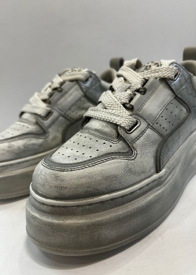 Кроссовки женские