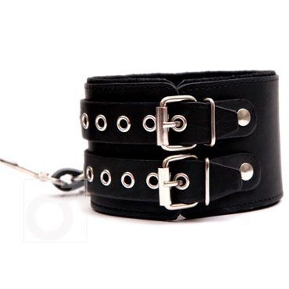 Широкие чёрные кожаные наручники