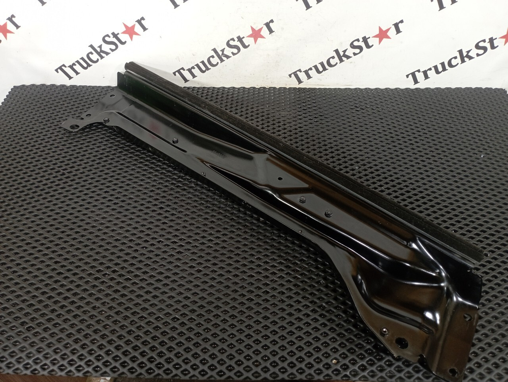 Усилитель двери правой 2020г