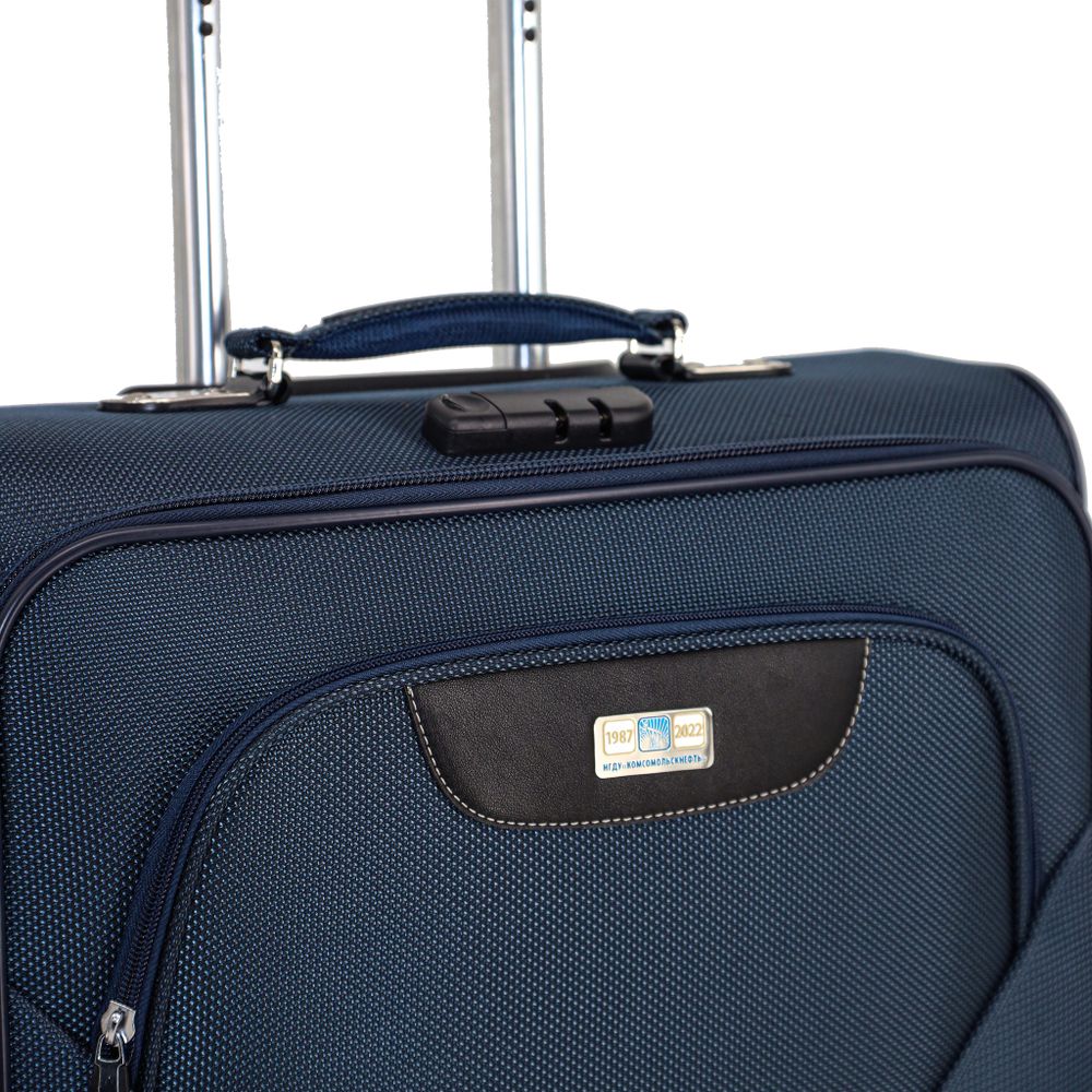 Чемодан / Брендирование металличческим шильдом