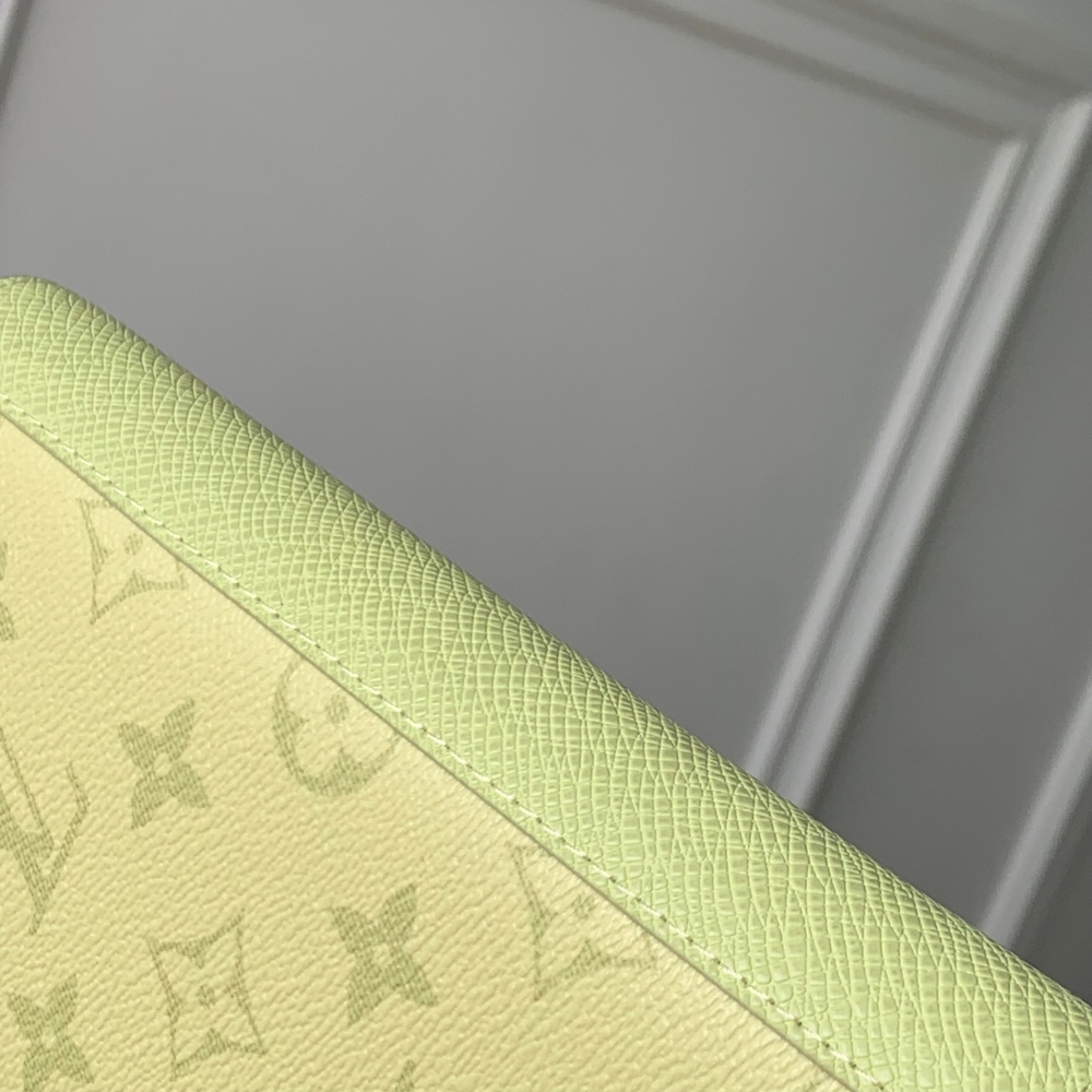 Louis Vuitton Brazza Wallet