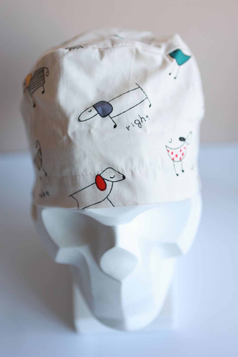 Медицинский колпак (Принт «Таксы на бежевом»)