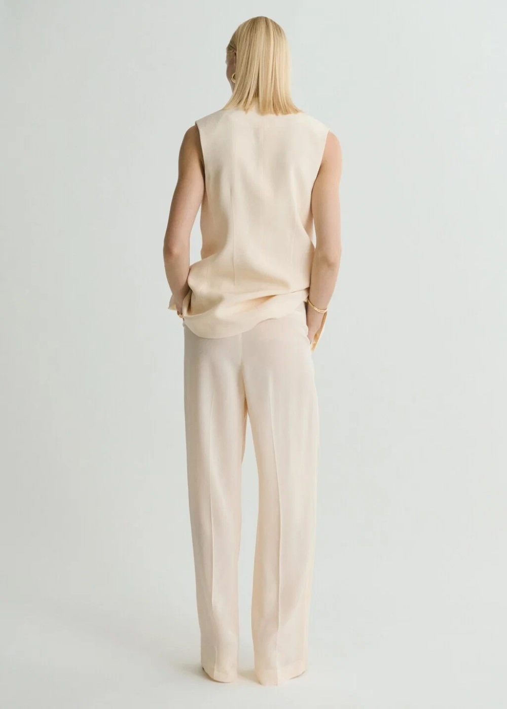 Костюмные брюки прямого кроя из струящейся ткани