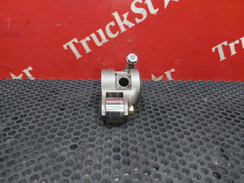 Коромысло впускного клапана 2024г.