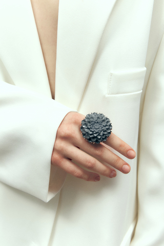 Кольцо Георгин XL, серый фарфор