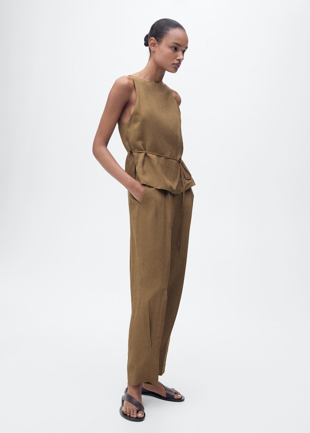 Брюки из смесового льна с защипами