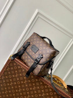 Louis Vuitton Trail Messenger