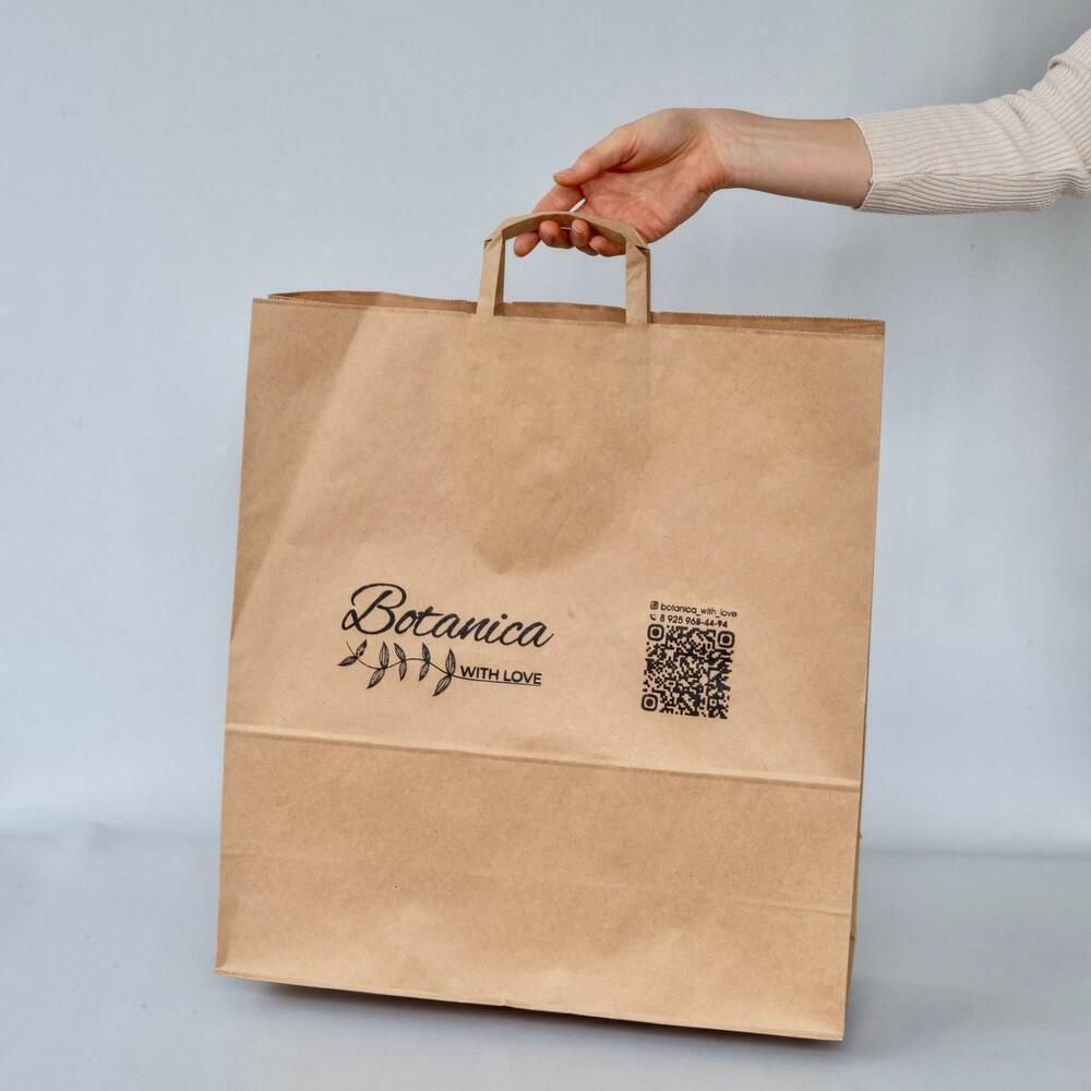 Новогодняя композиция с ароматным нобилисом, натуральным хлопком и новогодними игрушками.