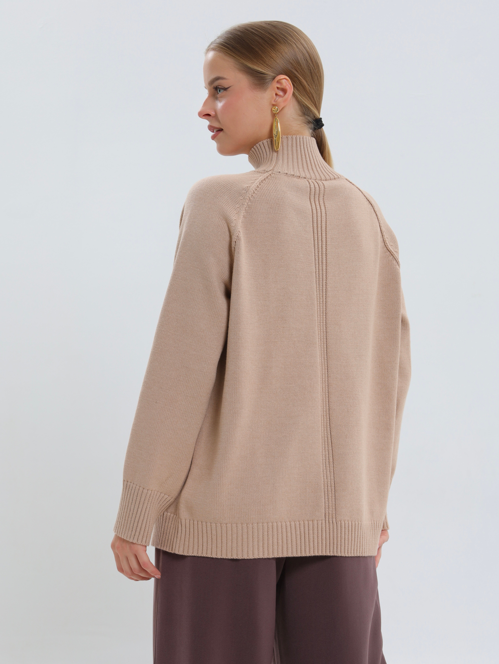 Вязаный свитер с асимметрией