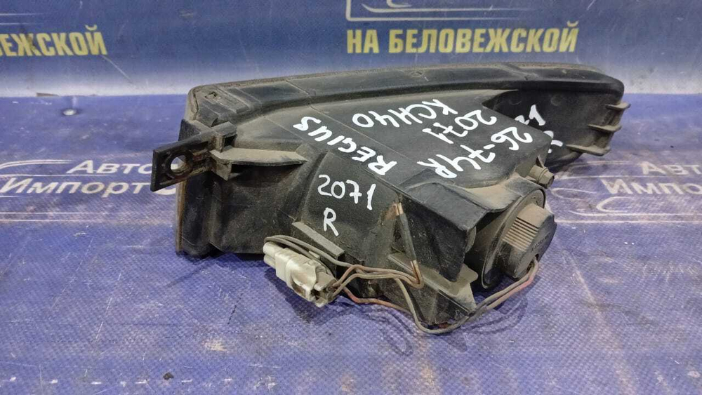 Туманка правая TOYOTA REGIUS 1998