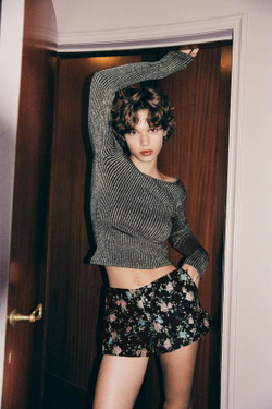 ZARА МИНИ-ШОРТЫ ЖАККАРД С ЦВЕТАМИ, ЧЕРНЫЙ