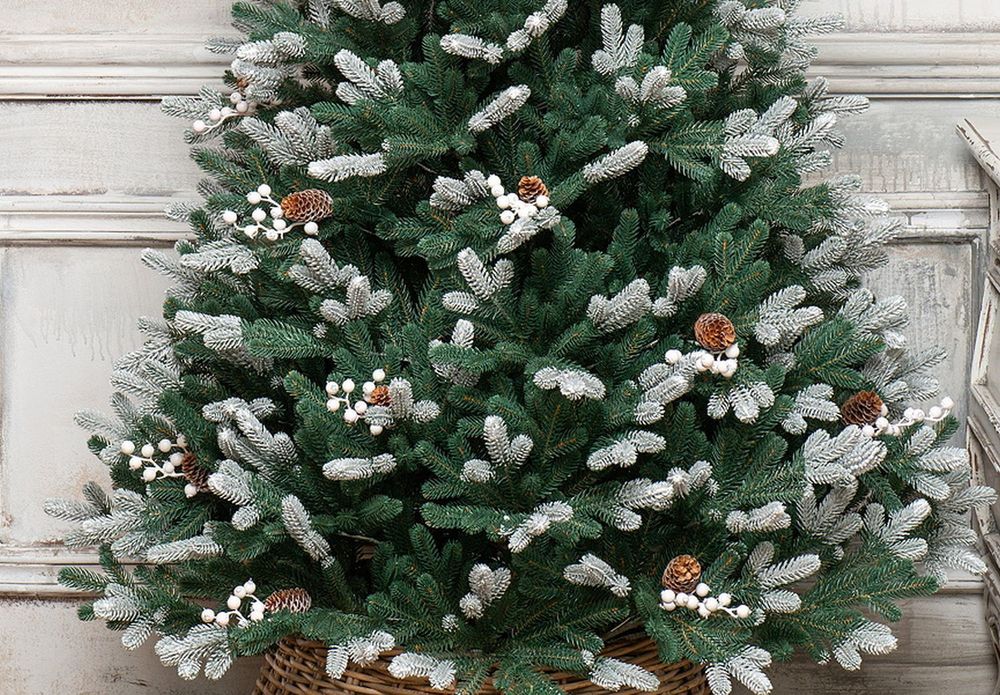 Заснеженная ель с шишками «Амелия» (Литая хвоя) от 1,2 м до 2,4 м