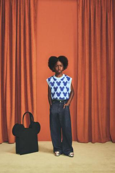 ZARA X DISNEY ТРИКОТАЖНЫЙ ЖИЛЕТ С ПРИНТОМ МИККИ, СИНИЙ/ИНДИГО