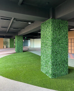 5.23. Вертикальное озеленение колонн искусственной зеленью в ЖК «Development Plaza»