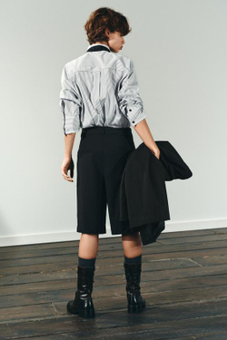 ZARА ДЛИННЫЕ БЕРМУДЫ СО СКЛАДКАМИ, ЧЕРНЫЙ