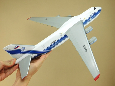Модель самолета Ан-124-100 (М1:144, Волга-Днепр, RA-82044)