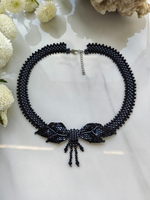 Колье "Бантик" ручной работы из бисера и кристаллов Swarovski