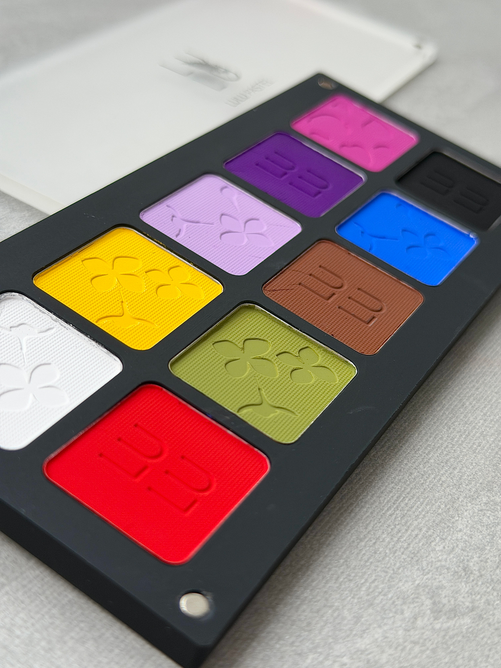 Набор пастели на 10 цветов " База " в магнитном футляре