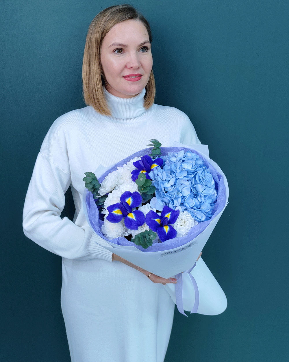 Букет из гортензии,ирисов и хризантемы(00456)