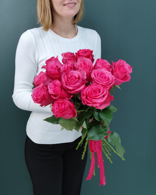 Букет малиновых роз Эквадор под ленту,15шт(00247)