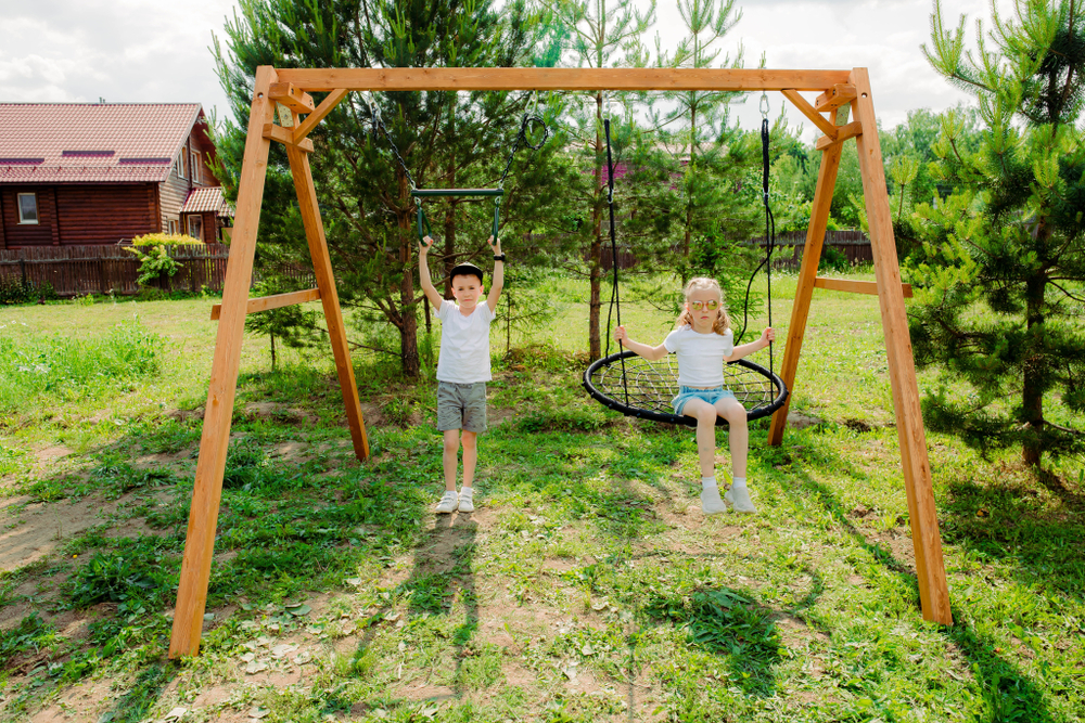 Деревянные качели с качелями гнездо 100 см и трапецией P911-8