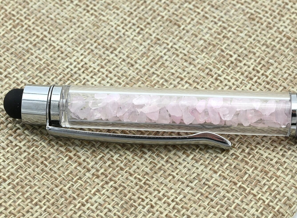 Ручка с крошкой из розового кварца