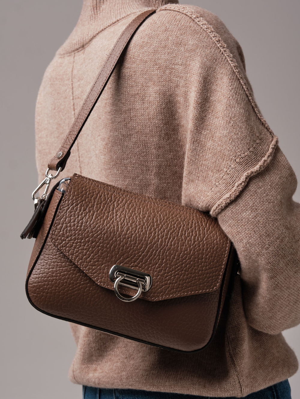 Женская сумка кросс-боди Azaro коричневый какао соло