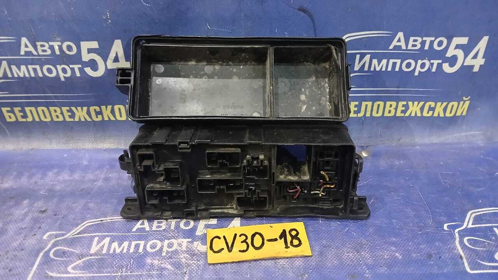 Блок предохранителей подкапотный TOYOTA CAMRY 1992