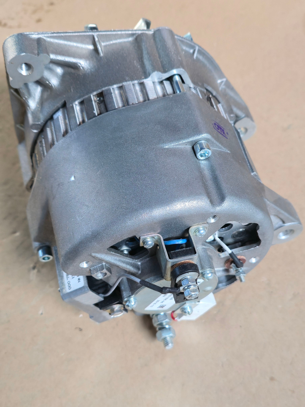 Генератор КАМАЗ дв.740.30, 740-31, 740-50 ЕВРО-2, 3 поликлиновой шкив 28В 95А компакт ELTRA