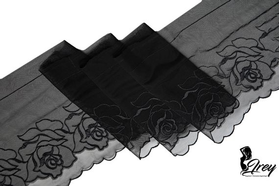 05-153 Вышивка на неэл. сетке двухслойная 19 см, Розы, черный (левая)