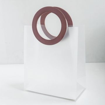 Подарочный пакет прозрачный с кожаными ручками , 22.5*20*10 см