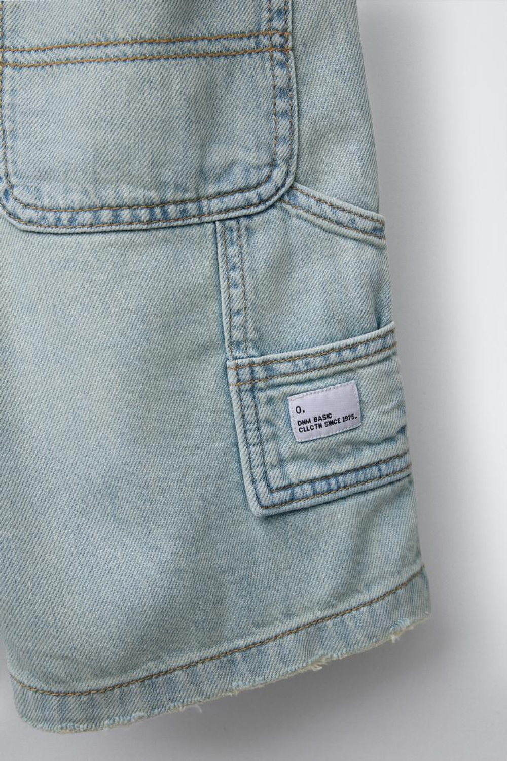 ZARA ДЖИНСОВЫЕ ШОРТЫ-БЕРМУДЫ С КАРМАНАМИ, СВЕТЛО-ГОЛУБОЙ