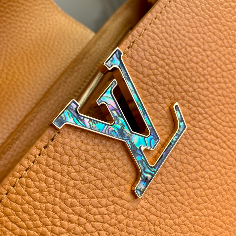 Louis Vuitton Capucines MM