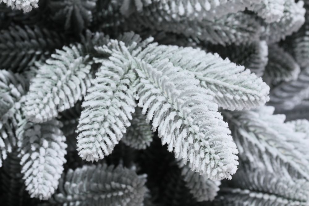 Заснеженная елка «Веста» (Литая хвоя) 180 см / 1,8 м