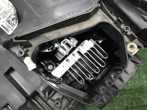 Битая Фара правая BMW X1 F48 (2015-2019) LED