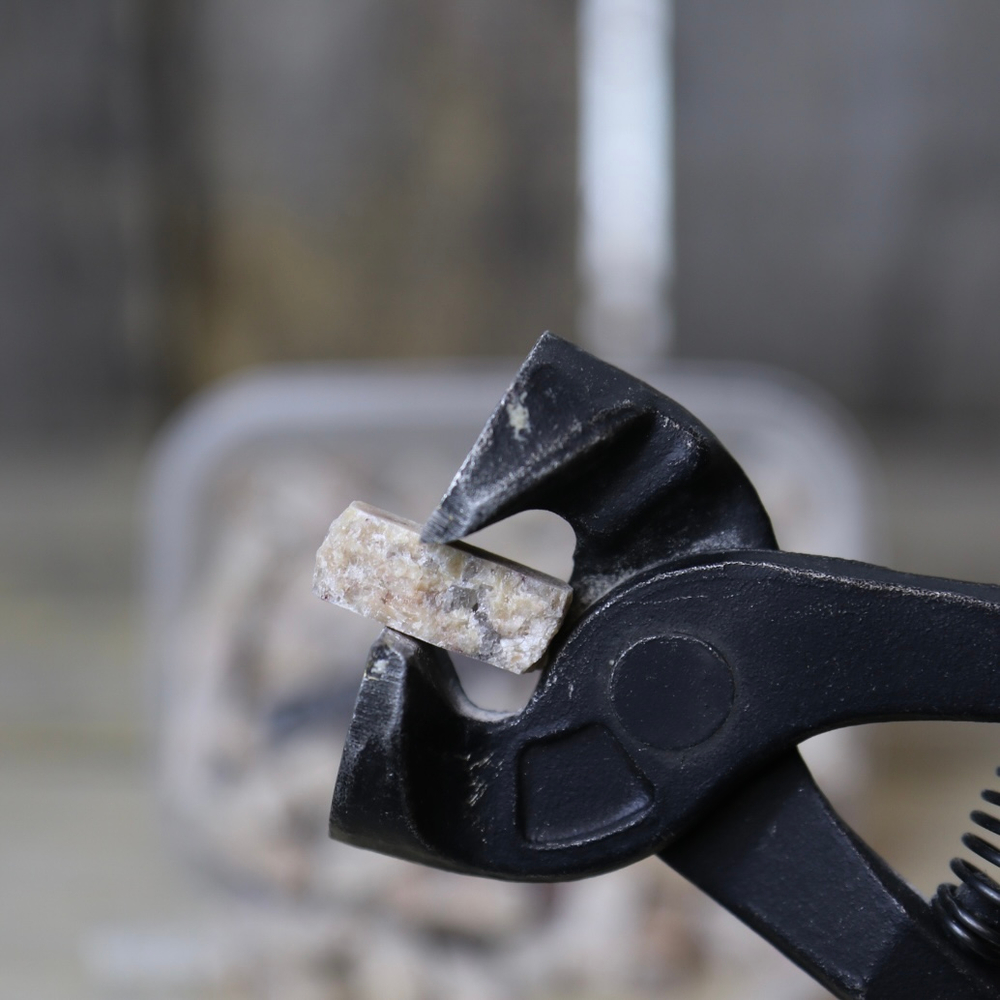 Колотый натуральный камень NS354, 350гр