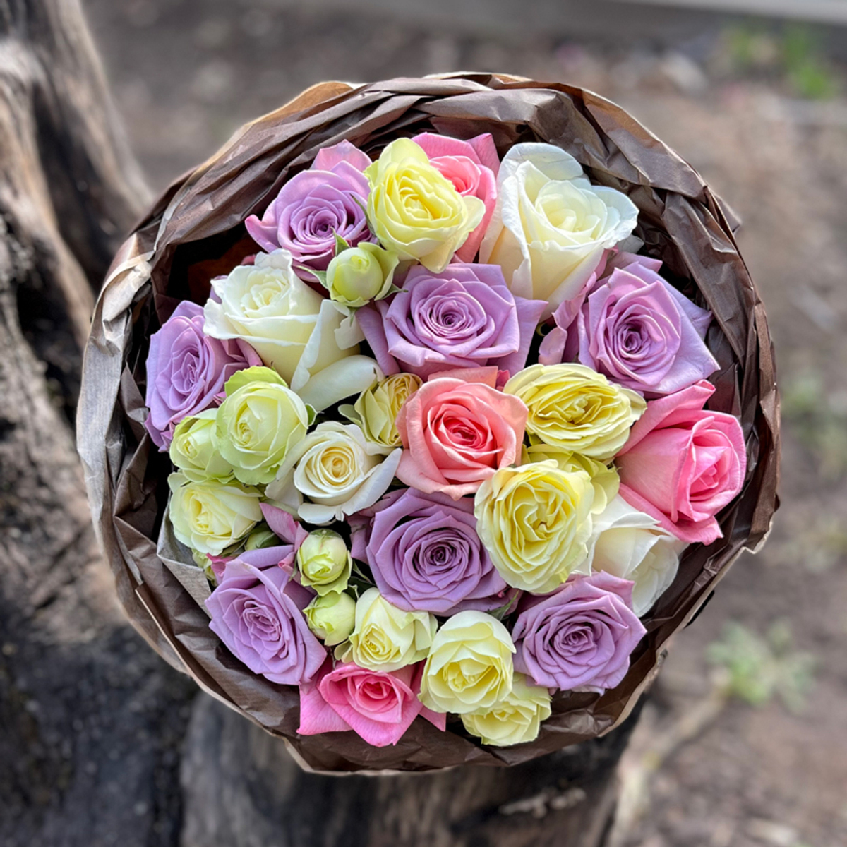 Сиреневый каприс — букет ароматных и интерьерных лунных роз