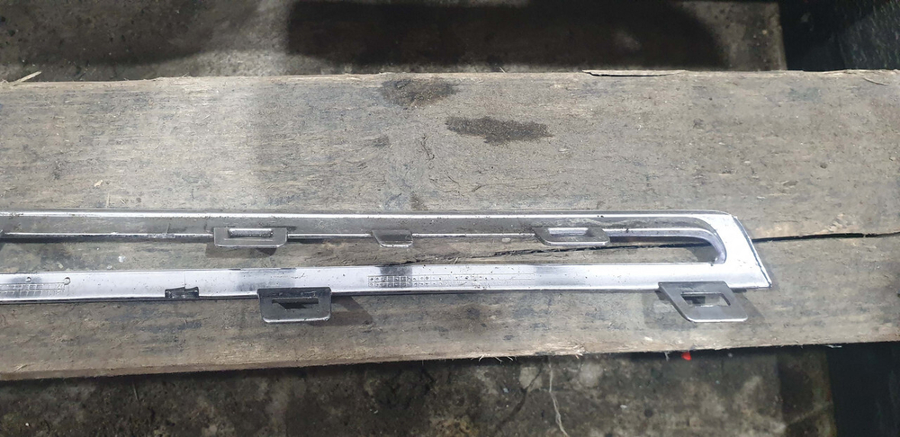 Молдинг решетки радиатора левый верхний Mercedes GLC (X253) 15-19 Б/У Оригинал A2538880185