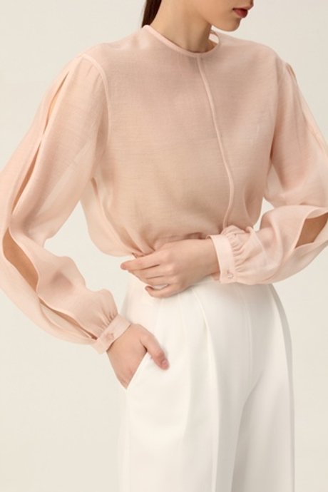 Блуза с разрезами