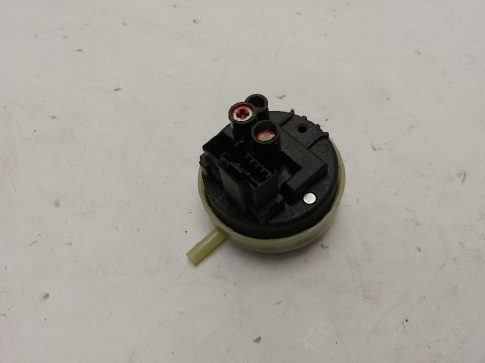 IWSE6125 кт120 Датчик уровня воды для стиральной машины Indesit 16002679000 б/у