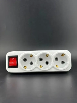 Тройник для розетки электрический с выключателем на 3 гнезда, Разветвитель в розетку 220 плоский с заземлением белый 16А