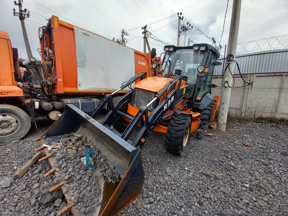 PROKEEPER R* Экскаватор-погрузчик R38 (Дизельный, 4,8 л, 102 л.с., АТ)