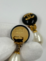 Клипсы с «жемчужными» подвесками Chanel