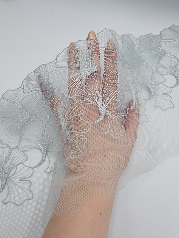 Вышивка на сетке серо-голубой/серебро К731 правая