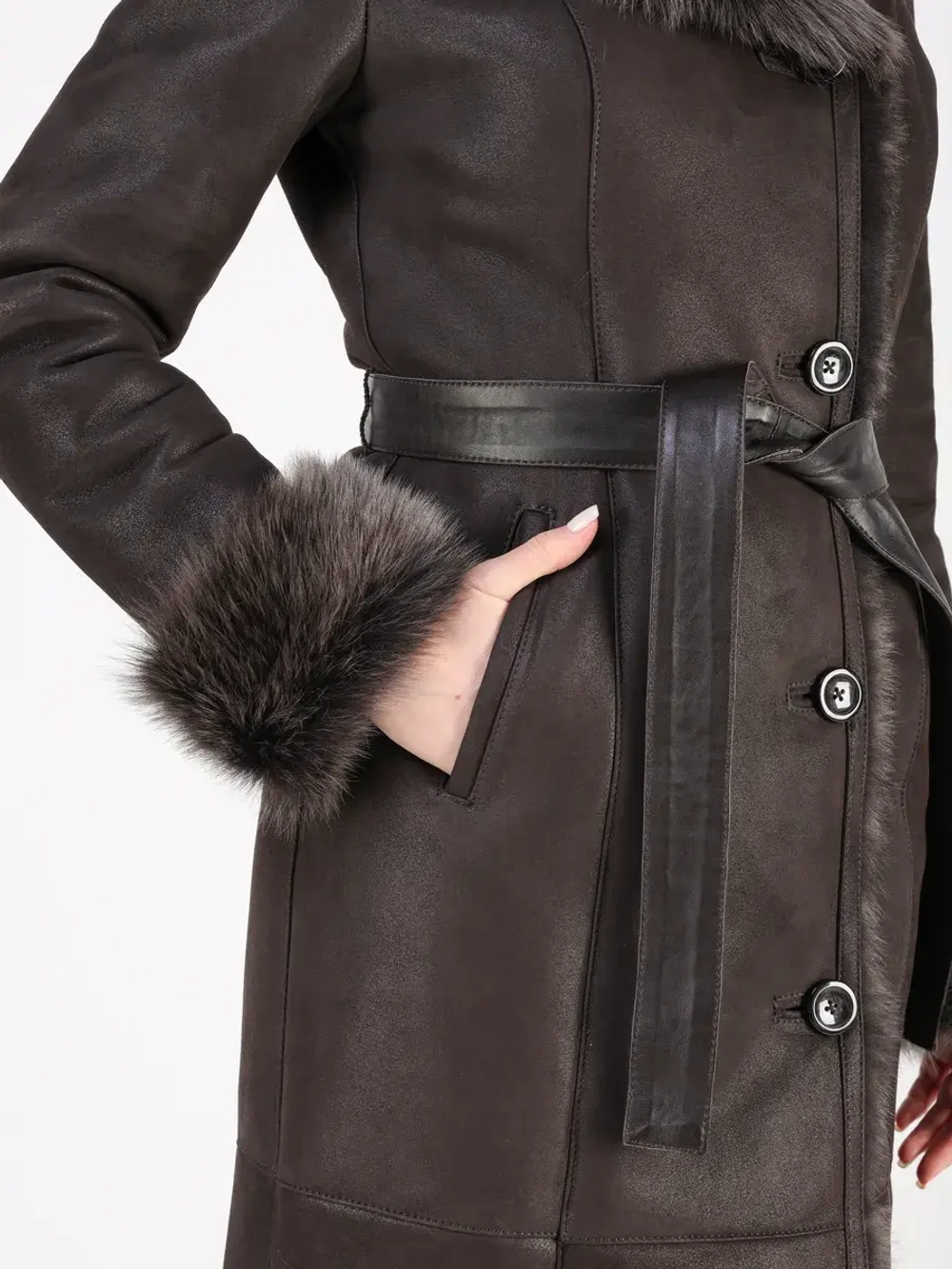 Дубленка зимняя натуральная с капюшоном длинная и теплая