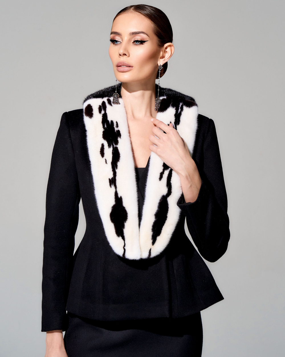 Приталенный жакет "Констанция" из 100% кашемира с меховой отделкой