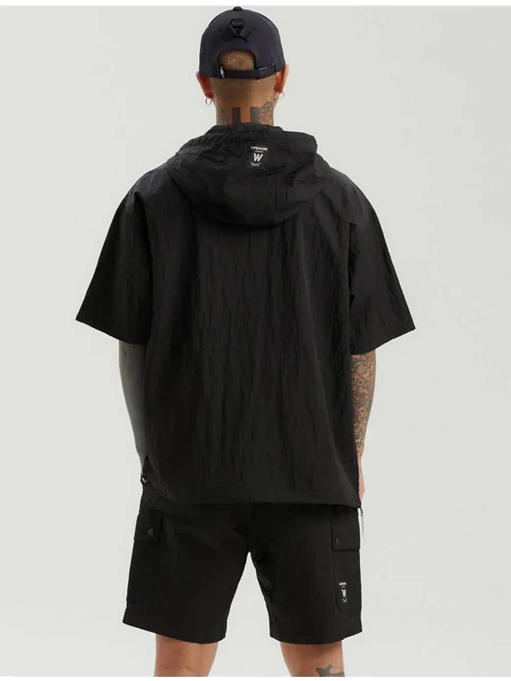 Куртка анорак нейлоновая с коротким рукавом и капюшоном