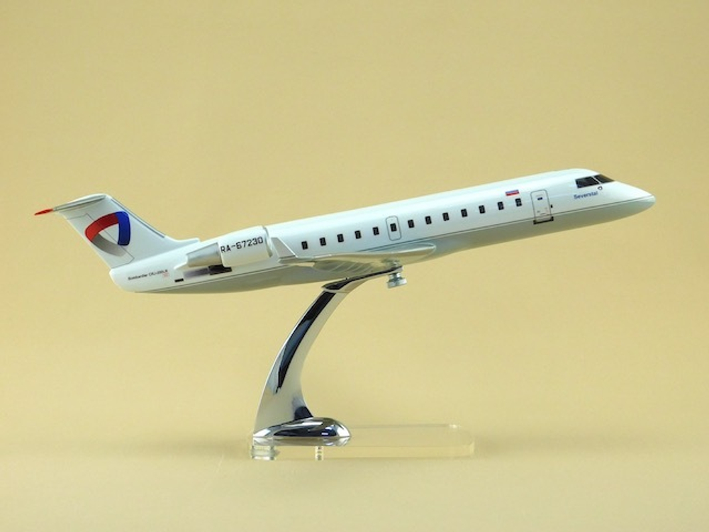 Модель самолета CRJ-200 (М1:72, Северсталь)
