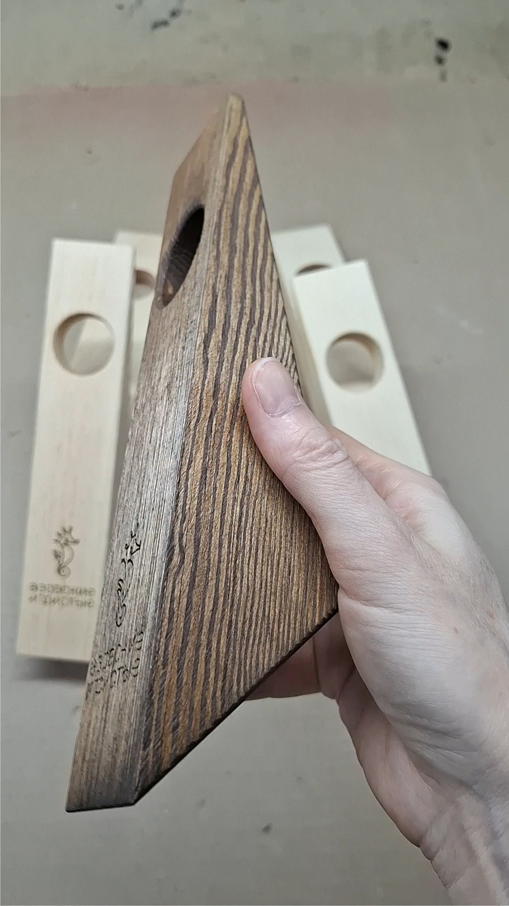 Подставка для бутылку деревянная, с покраской