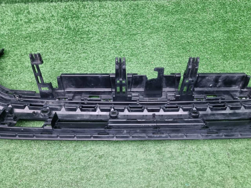 Решетка переднего бампера Land Cruiser 300 (21-нв)